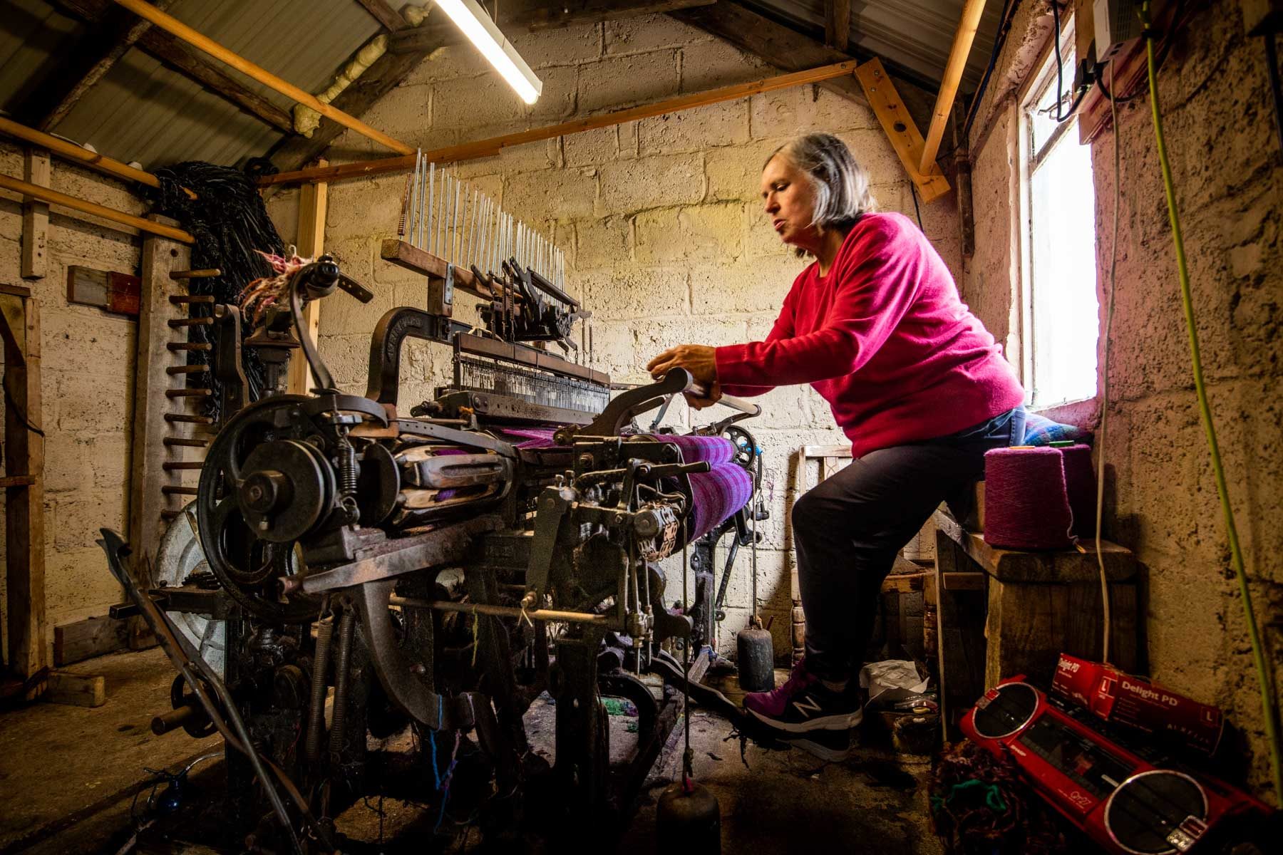 in-a-harris-tweed-weaving-workshop-sir-edwards-roadtrip